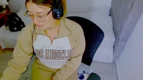 Snapshot of zoe_sexy69 chatting on 09.16.25 ZOE online show from 09.16.25