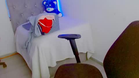 Snapshot of zoe_sexy69 chatting on 09.26.25 ZOE online show from 09.26.25