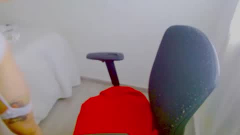 Snapshot of zoe_sexy69 chatting on 10.06.25 ZOE online show from 10.06.25