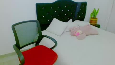 Snapshot of zoe_sexy69 chatting on 11.14.25 ZOE online show from 11.14.25