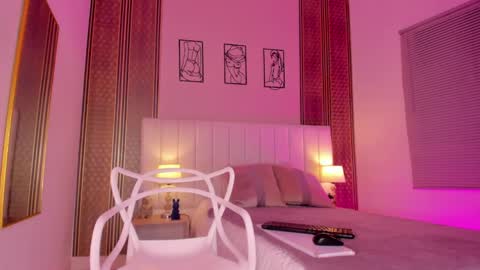 Hi guys i am Zoe  online show from 09.25.25