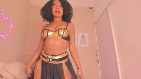 Hi guys i am Zoe  online show from 11.11.25