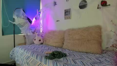 Zoe  online show from 10.14.25