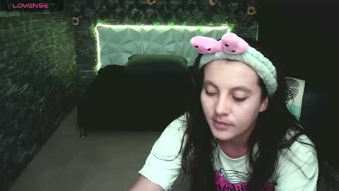 Snapshot of zoe_velvet chatting on 02.10.25 Carolina online show from 02.10.25