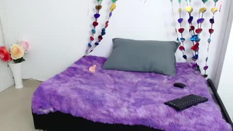 Snapshot of zoe_velvet chatting on 02.15.25 Carolina online show from 02.15.25