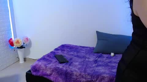 Snapshot of zoe_velvet chatting on 03.01.25 Carolina online show from 03.01.25