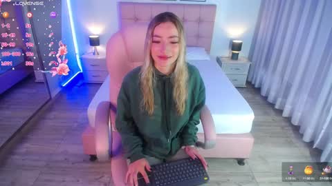 Snapshot of zoee_joness chatting on 02.07.25 zoe online show from 02.07.25