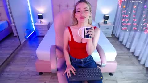 Snapshot of zoee_joness chatting on 02.10.25 zoe online show from 02.10.25