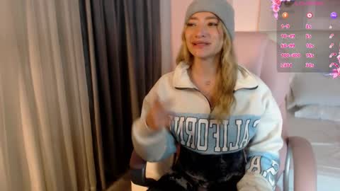 Snapshot of zoee_joness chatting on 02.18.25 zoe online show from 02.18.25