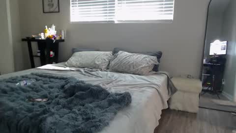 zoeemonroe online show from 10.19.25