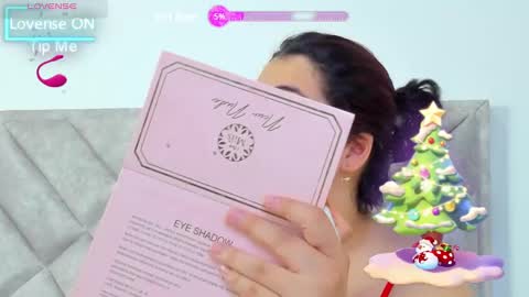 Snapshot of zoekley chatting on 12.04.24 Zoe Kley online show from 12.04.24