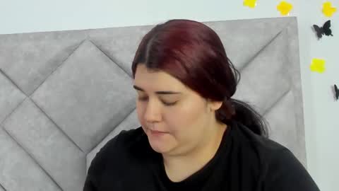 Snapshot of zoekley chatting on 01.30.25 Zoe Kley online show from 01.30.25