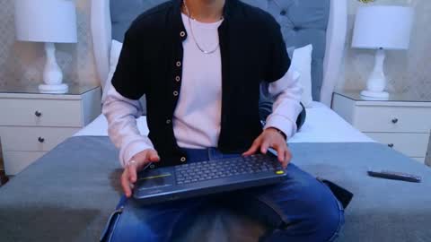 Zoe Krug online show from 10.25.25