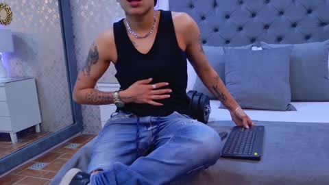 Zoe Krug online show from 11.19.25