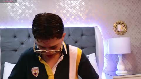 Zoe Krug online show from 12.16.25