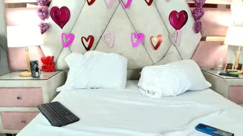 zoelucas online show from 09.24.25