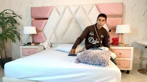 Snapshot of zoelucas chatting on 04.04.26 zoelucas online show from 04.04.26