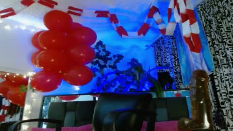 Snapshot of zoemi chatting on 02.28.25 zoemi online show from 02.28.25