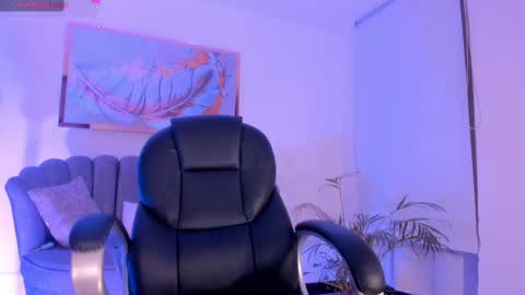 Zoe Presley  online show from 10.10.25