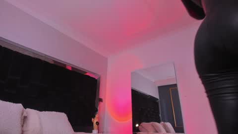 zoevidal_ online show from 12.26.24