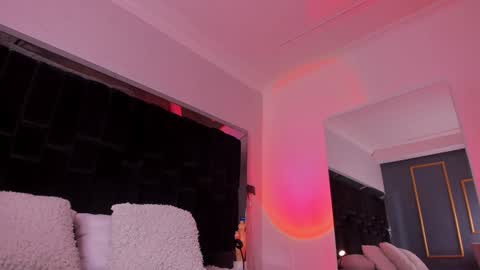 zoevidal_ online show from 12.29.24