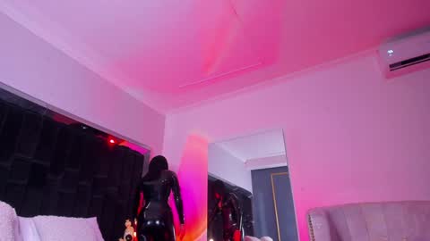 zoevidal_ online show from 01.20.25