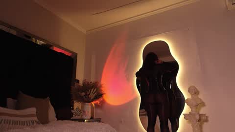 zoevidal_ online show from 10.26.25