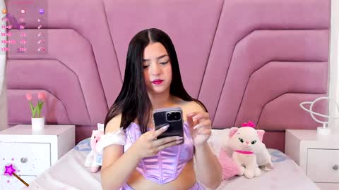 Snapshot of zoewillian chatting on 01.08.25 zoewillian online show from 01.08.25