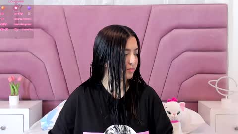 Snapshot of zoewillian chatting on 01.10.25 zoewillian online show from 01.10.25