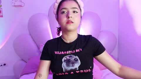 Snapshot of zoewillian chatting on 09.25.25 zoewillian online show from 09.25.25