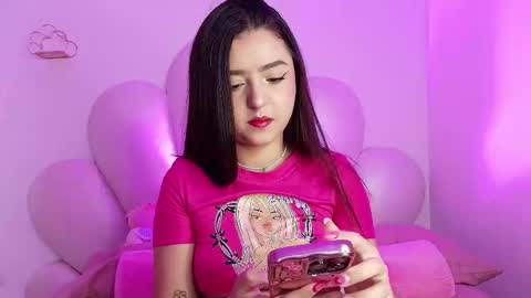 Snapshot of zoewillian chatting on 09.30.25 zoewillian online show from 09.30.25