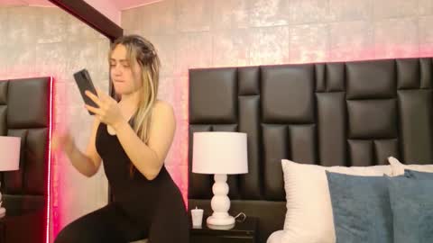 ZoeWilliis online show from 09.28.25