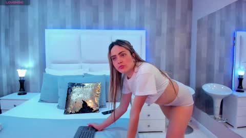 ZoeWilliis online show from 10.08.25