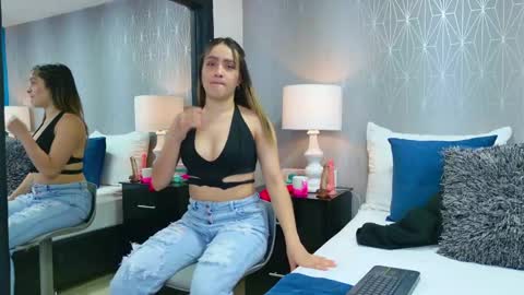 ZoeWilliis online show from 04.13.26