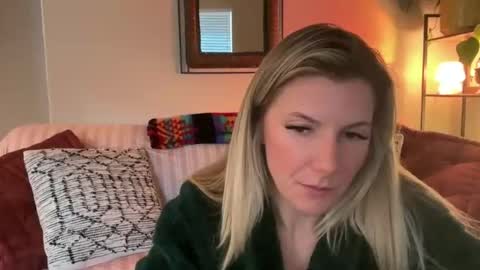 Zoeydanner online show from 01.08.26