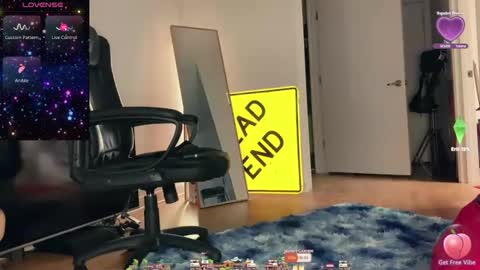 Snapshot of zoeymonroe chatting on 10.15.25 zoeymonroe online show from 10.15.25