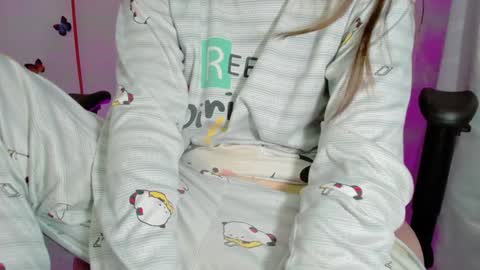 Snapshot of zooeybelair chatting on 12.30.24 Alicie online show from 12.30.24