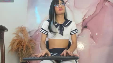 Zuri Lux online show from 11.23.25