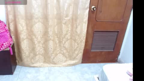 Snapshot of zury_ferrari chatting on 10.10.25 zury_ferrari online show from 10.10.25