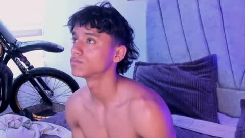 Snapshot of zyzz_1812 chatting on 09.19.25 zyzz_1812 online show from 09.19.25