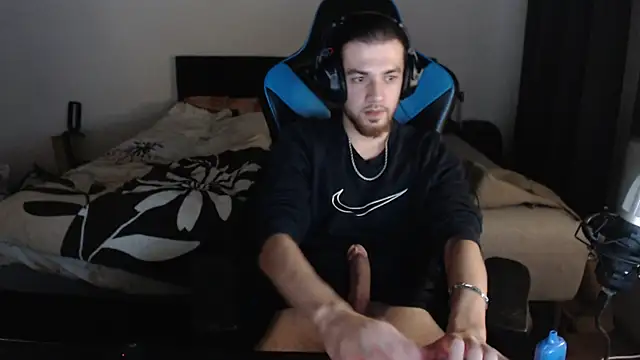 AlbanerYaro45 online show from 12.18.24