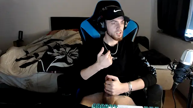 AlbanerYaro45 online show from 12.25.24