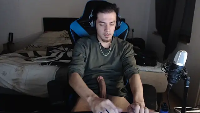 AlbanerYaro45 online show from 01.01.25