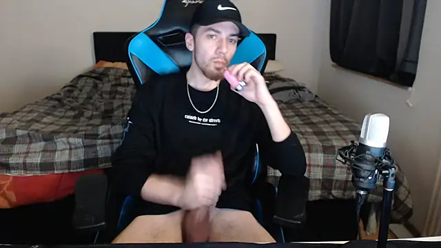 AlbanerYaro45 online show from 02.22.25