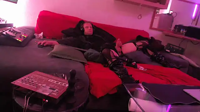 Snapshot of davidgntxxxxx chatting on 03.21.26 davidgntxxxxx online show from 03.21.26