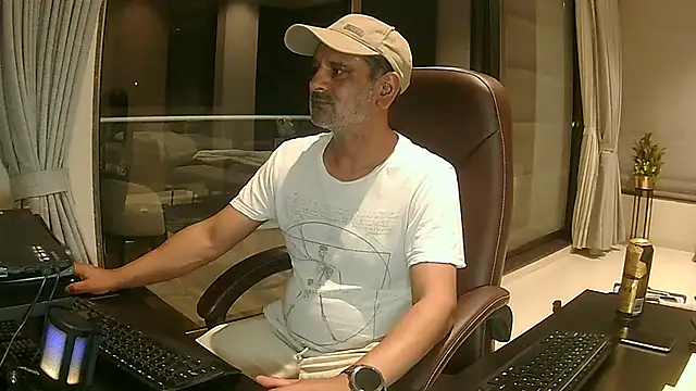 OnlineBossUK online show from 01.24.25