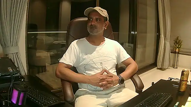 OnlineBossUK online show from 01.24.25