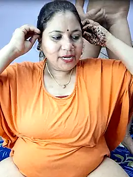 Snapshot of MOM-SUN-COUPLE chatting on 02.12.25 MOM-SUN-COUPLE online show from 02.12.25