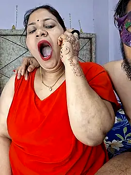 Snapshot of MOM-SUN-COUPLE chatting on 02.14.25 MOM-SUN-COUPLE online show from 02.14.25