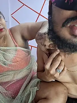 Snapshot of MOM-SUN-COUPLE chatting on 03.06.25 MOM-SUN-COUPLE online show from 03.06.25